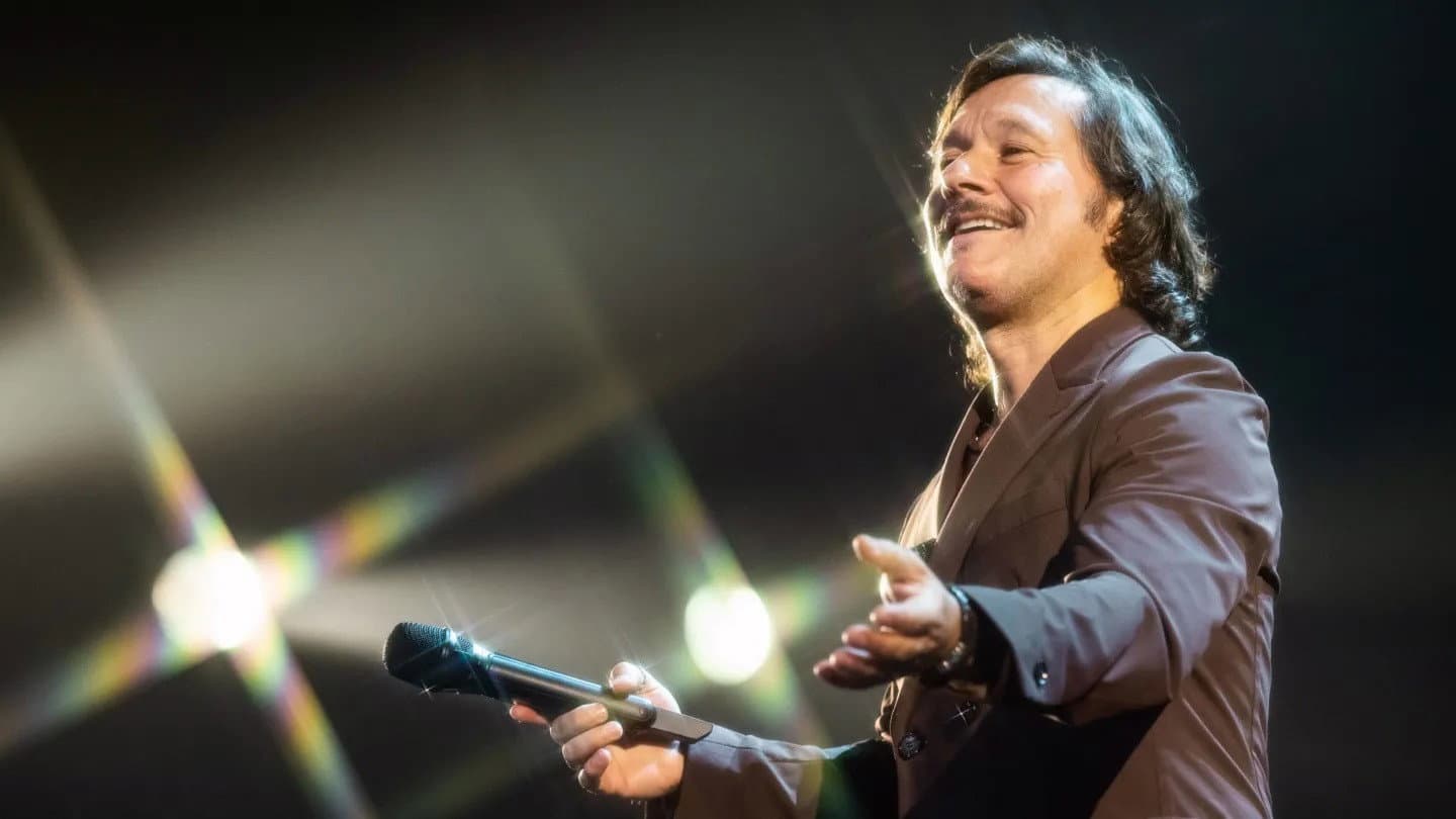 Diego Torres: Sinfónico backdrop