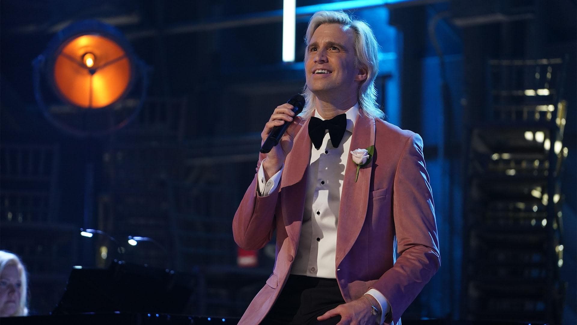 Stars on Stage from Westport Country Playhouse: Gavin Creel backdrop