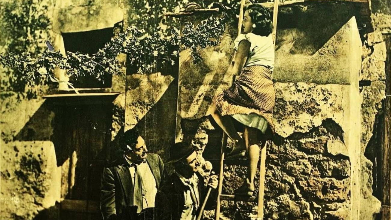 Calamita d'oro backdrop