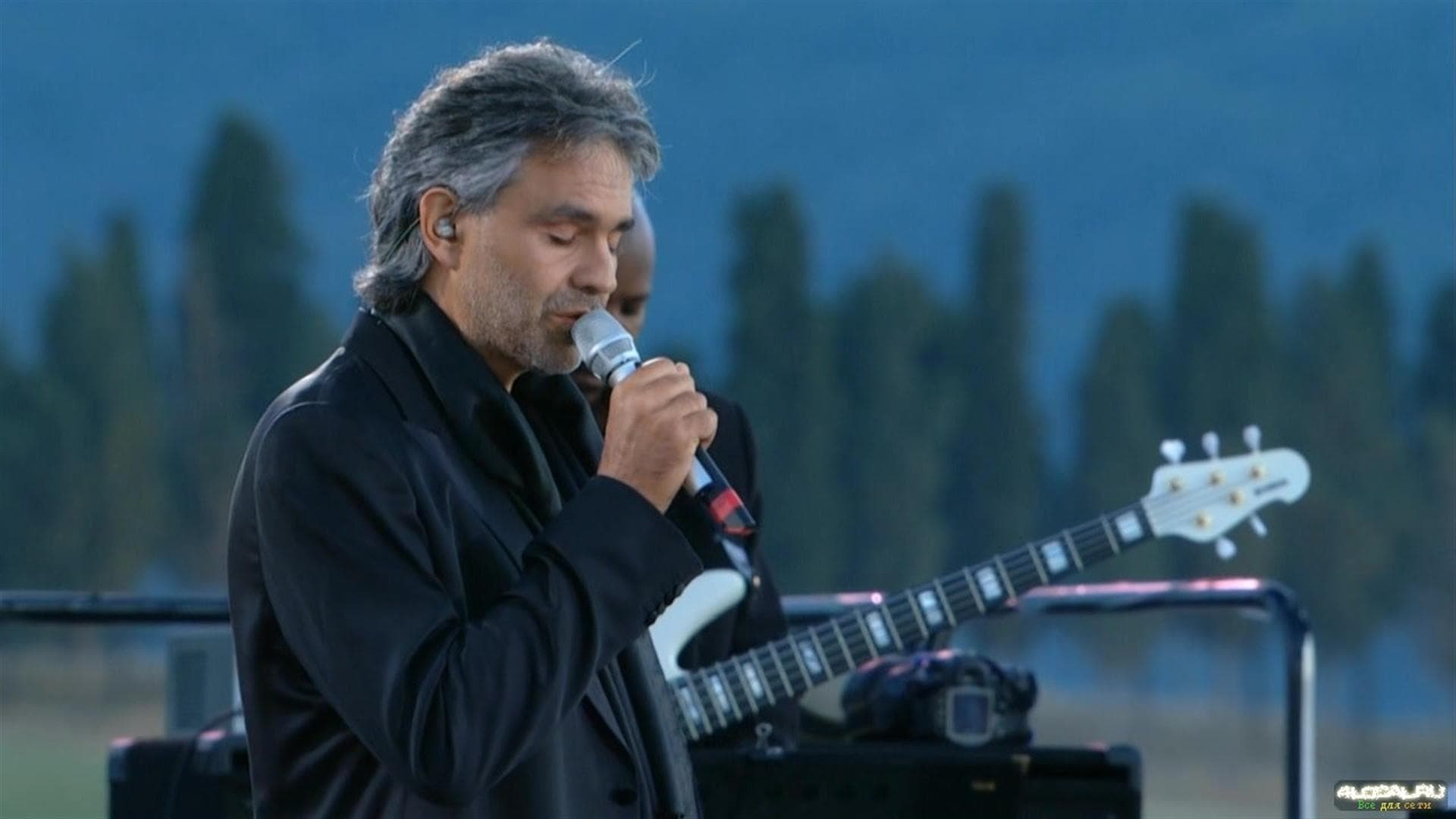 Andrea Bocelli - Live In Tuscany backdrop