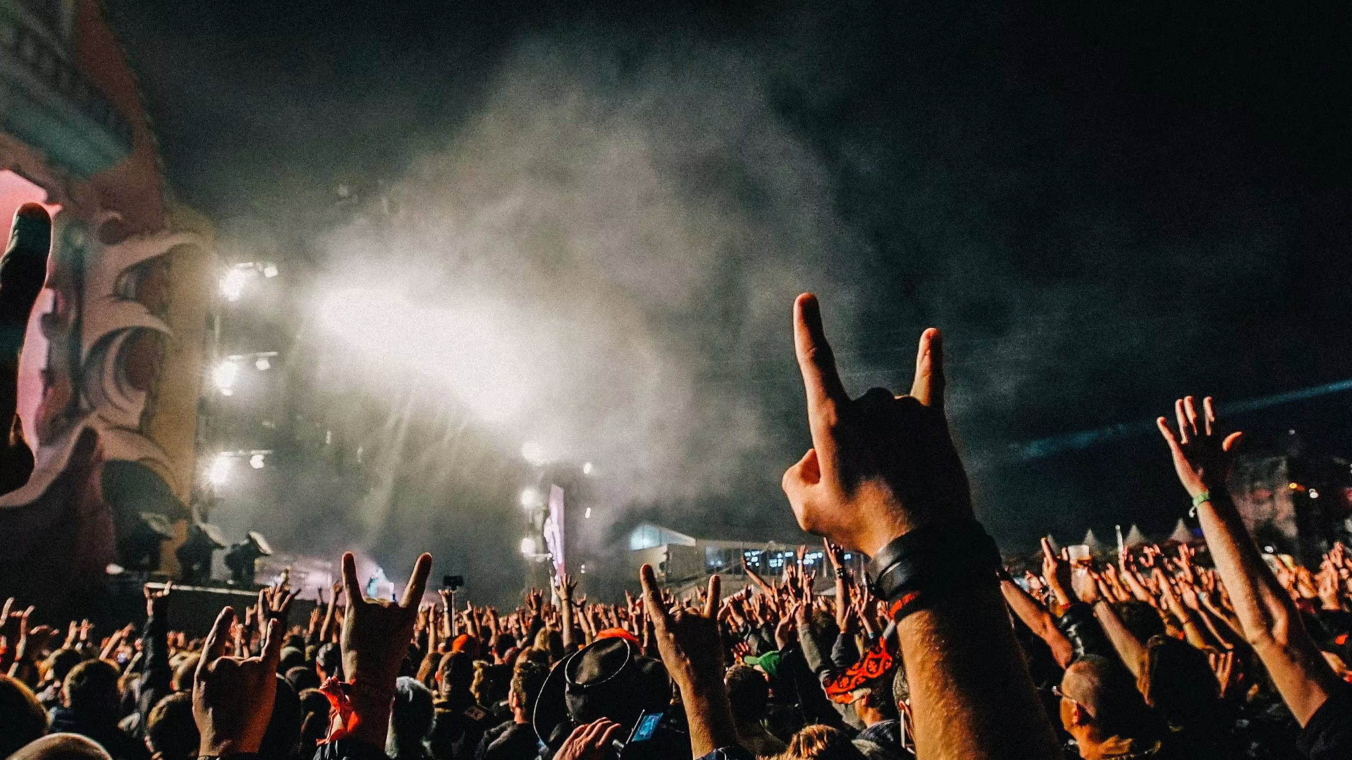 Hellfest - Le Metal Expliqué A Ma Mère backdrop