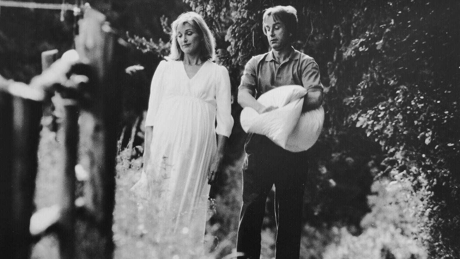 Hanna Monster, Darling backdrop