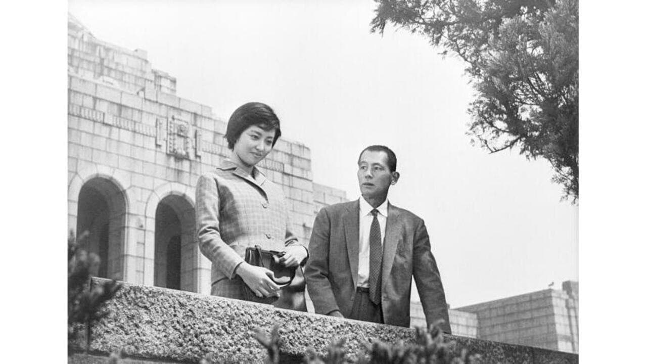 Salaryman Sampei Meijiro: Sighing Husband backdrop