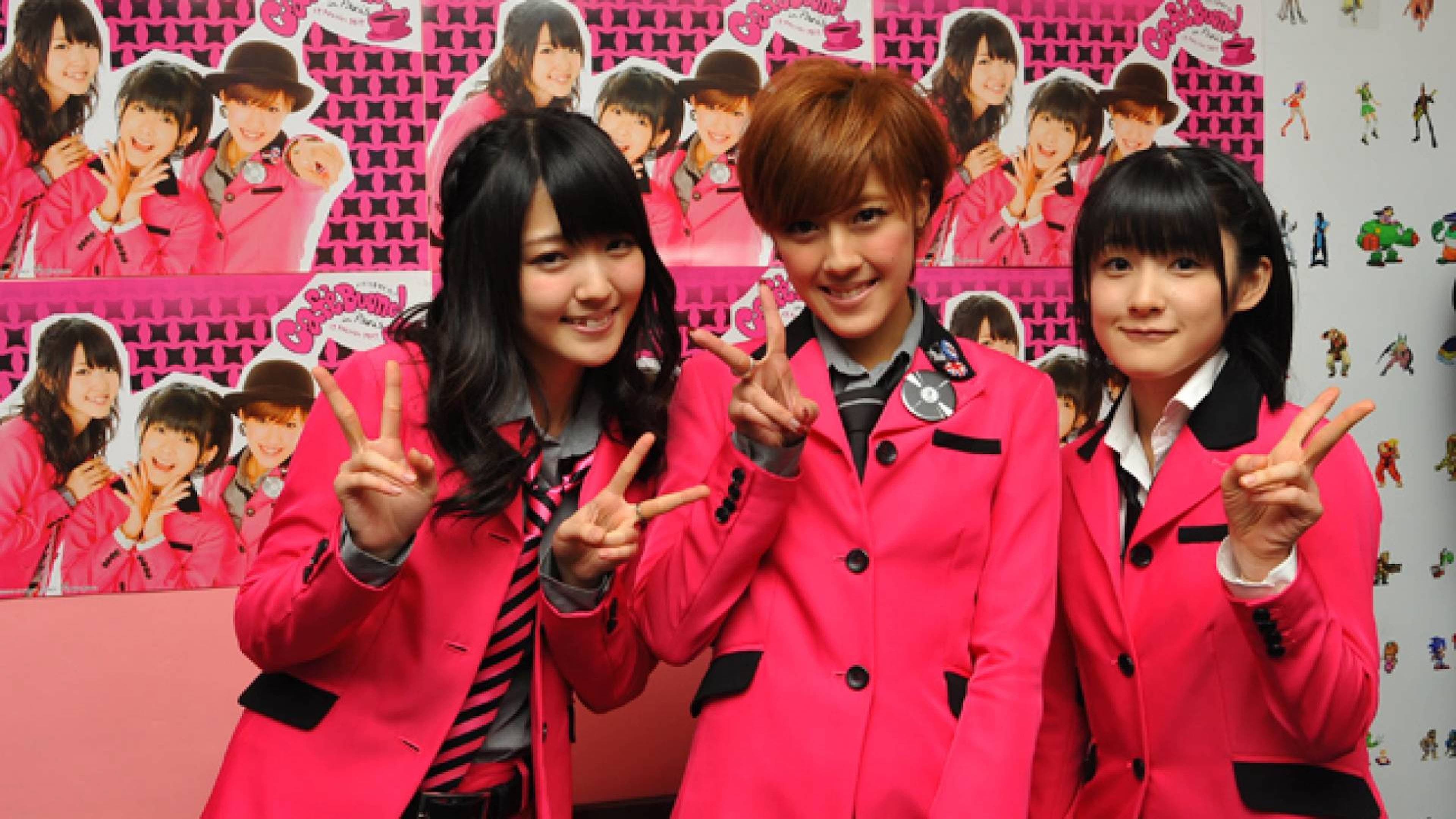 Buono! LIVE 2012 "R・E・A・L" backdrop