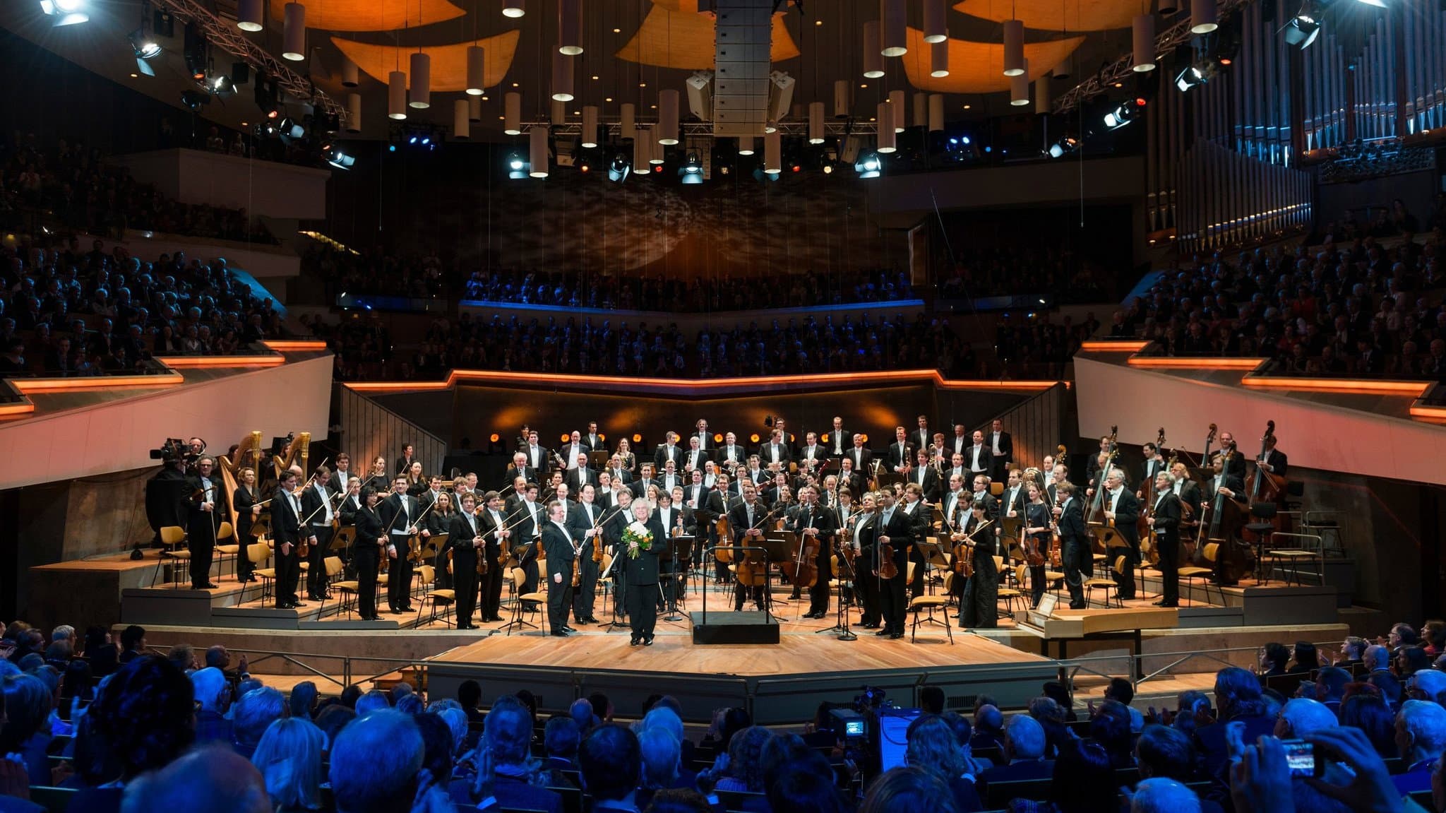 The Berliner Philharmoniker’s New Year’s Eve Concert: 1999 backdrop