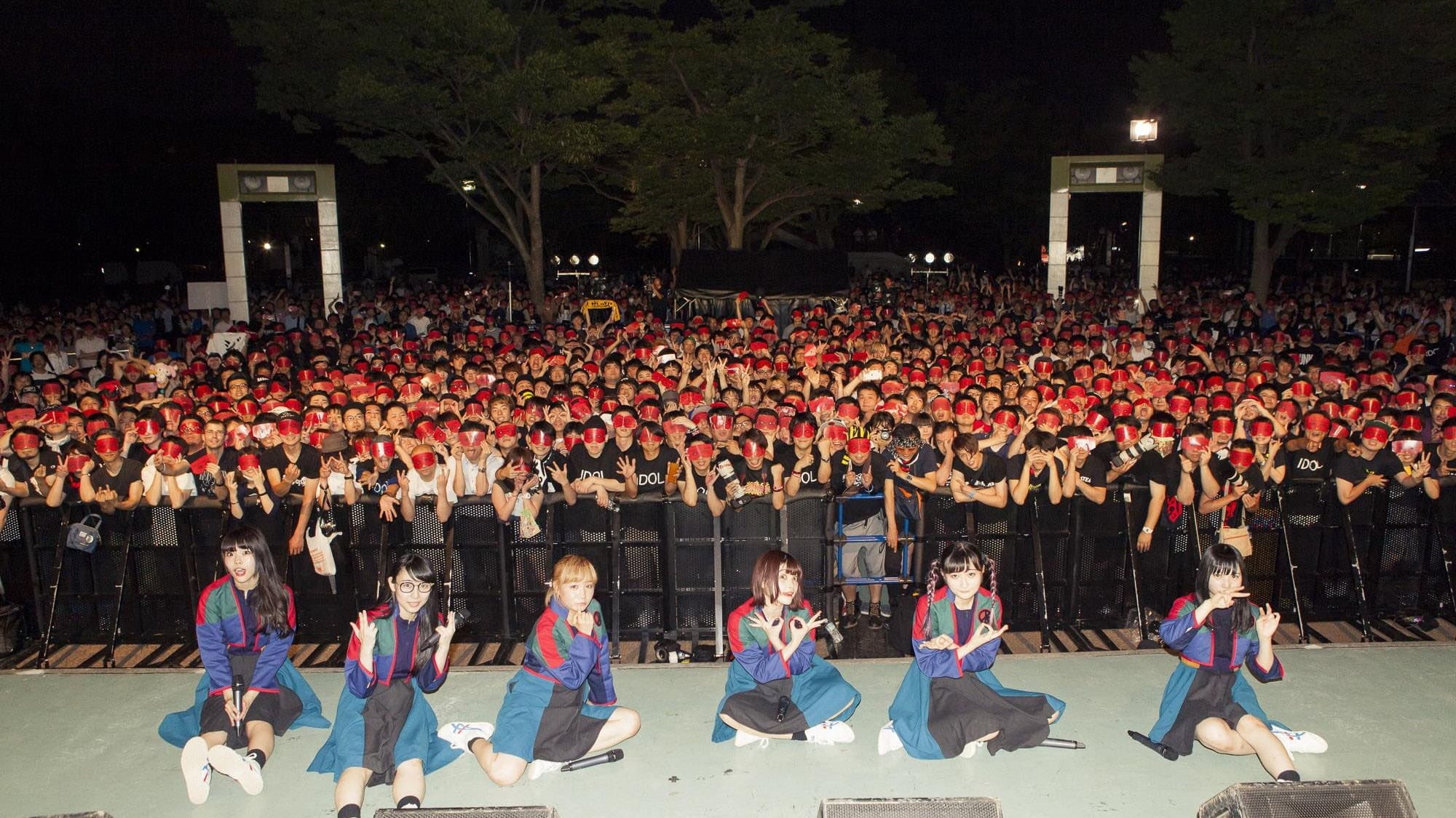 BiSH YOYOGi GiANT KiLLERS backdrop