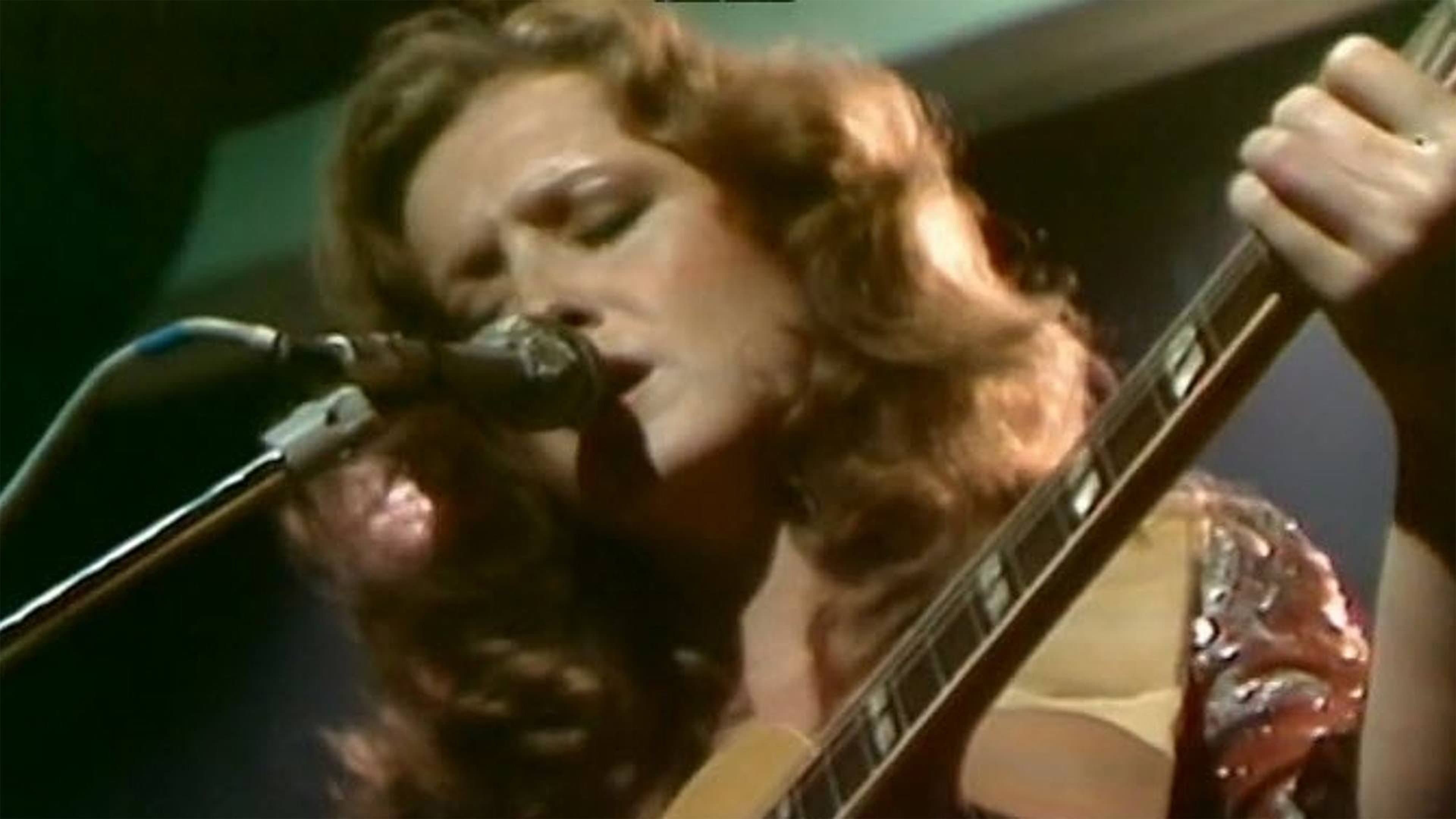Bonnie Raitt Live at Montreax backdrop