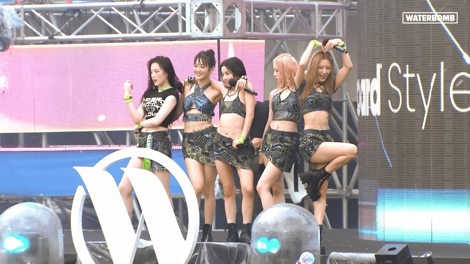 (G)I-DLE 2022 WATERBOMB SEOUL backdrop