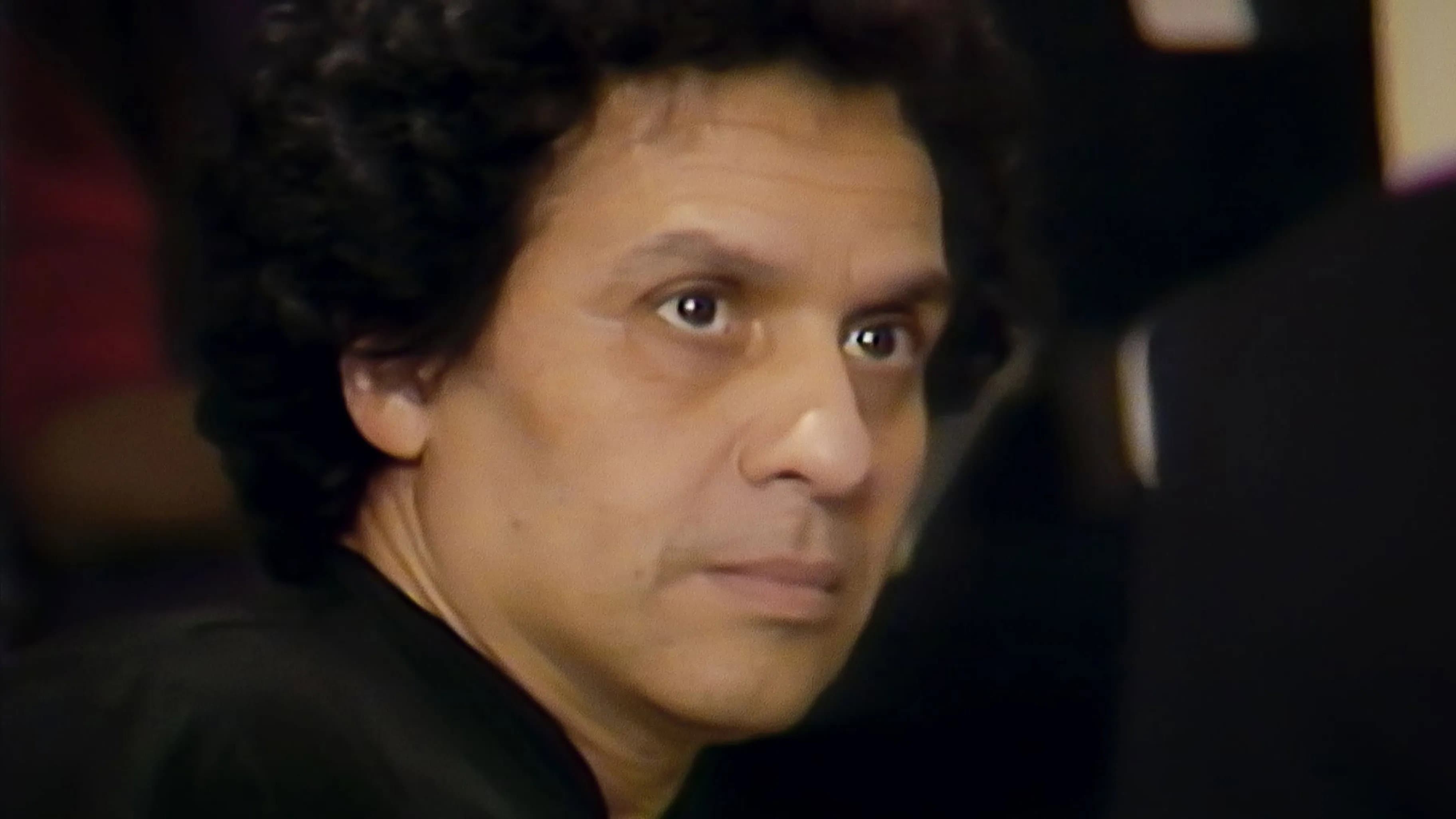 Azzedine Alaïa, un couturier français backdrop
